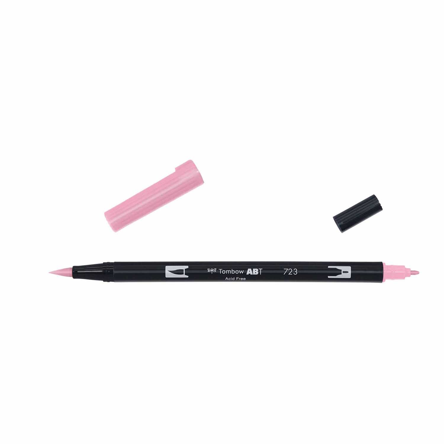 ABT Dual Brush Pen von Tombow in Pink 723, mit zwei Spitzen und abnehmbarer Kappe, auf weißem Hintergrund.