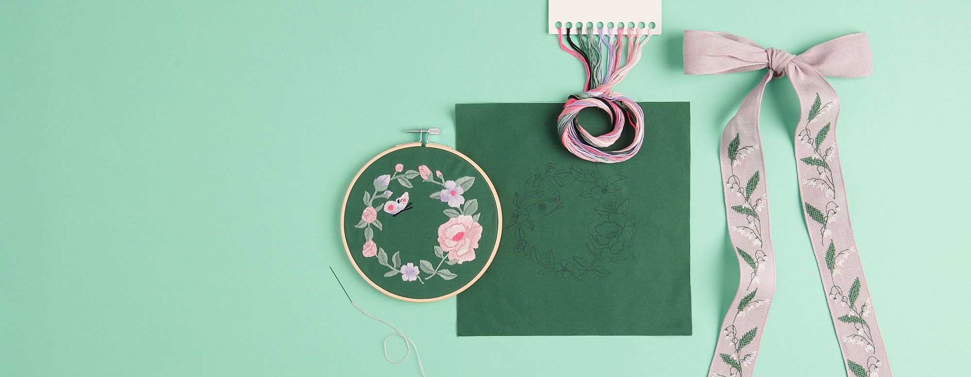 Stickpackungen mit Blumenmotiven