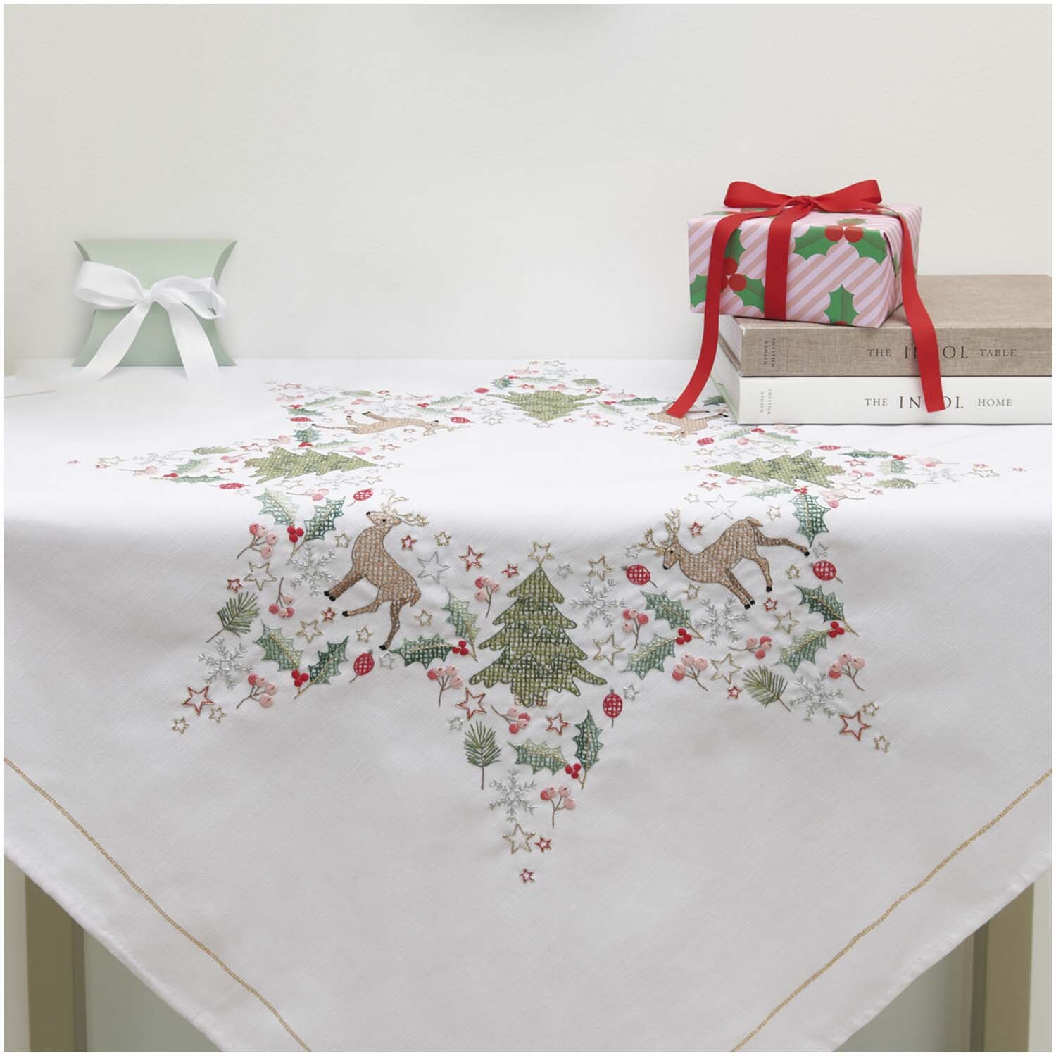 Stickpackung Tischdecke Sternenkranz 90x90cm Stickpackung Tischdecke Sternenkranz 90x90cm