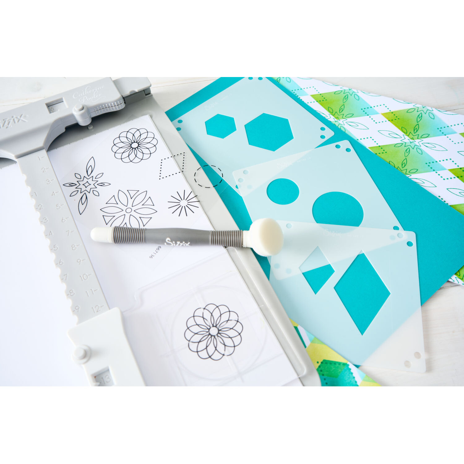 Making Tool Print and Pattern Starter Kit mit Sizzix Werkzeug, Schablonen, Stanzbrett und Papier für präzise geometrische Muster beim kreativen Basteln