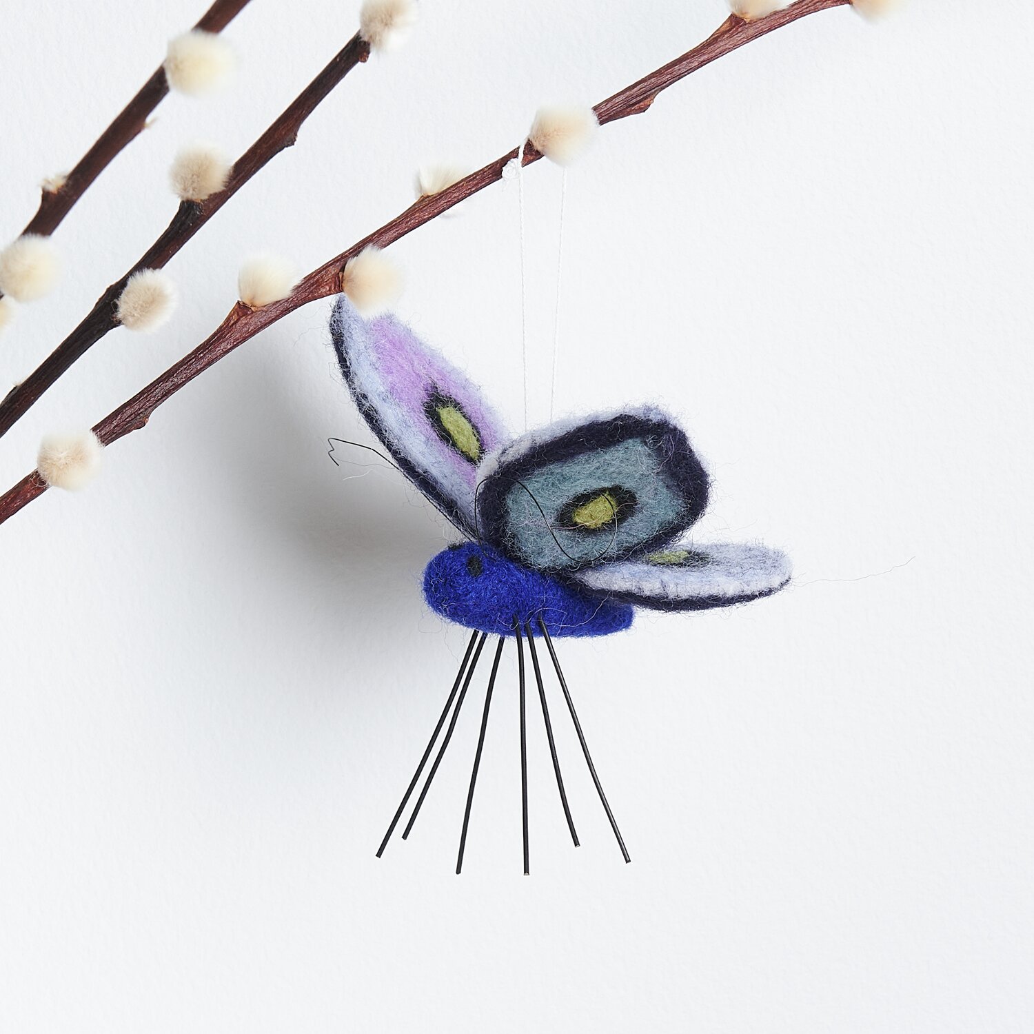 Aufhänger Filz-Schmetterling: Dekorativer Schmetterling aus Filz in Dunkelblau von Rico Design, 10x10,5x7cm. Ideal für kreative Dekorationen.