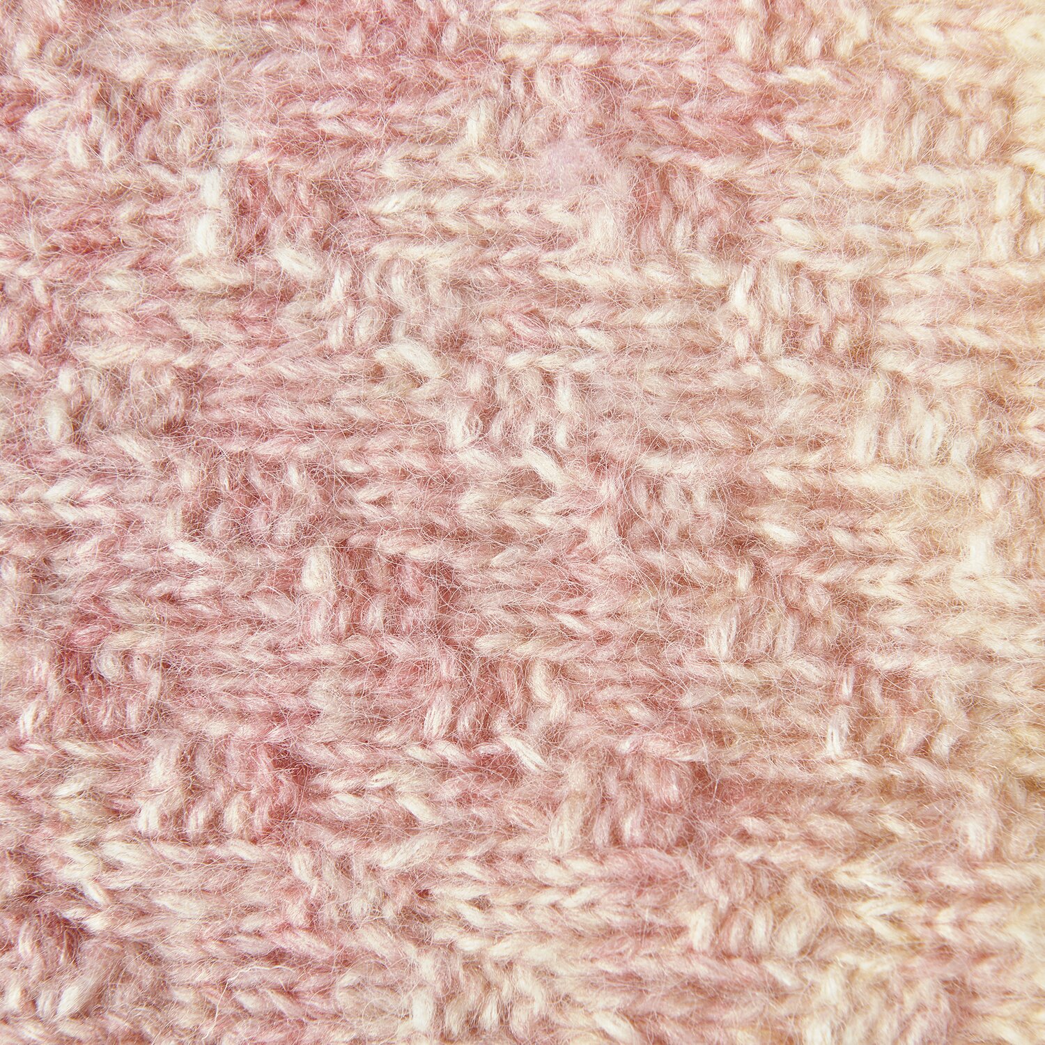 Die Neue Masche No. 13 Herbst von idee. Creativmarkt Creative Painted Power: Weiches, pastellfarbenes Strickmuster in Rosa, ideal für Herbstmode.