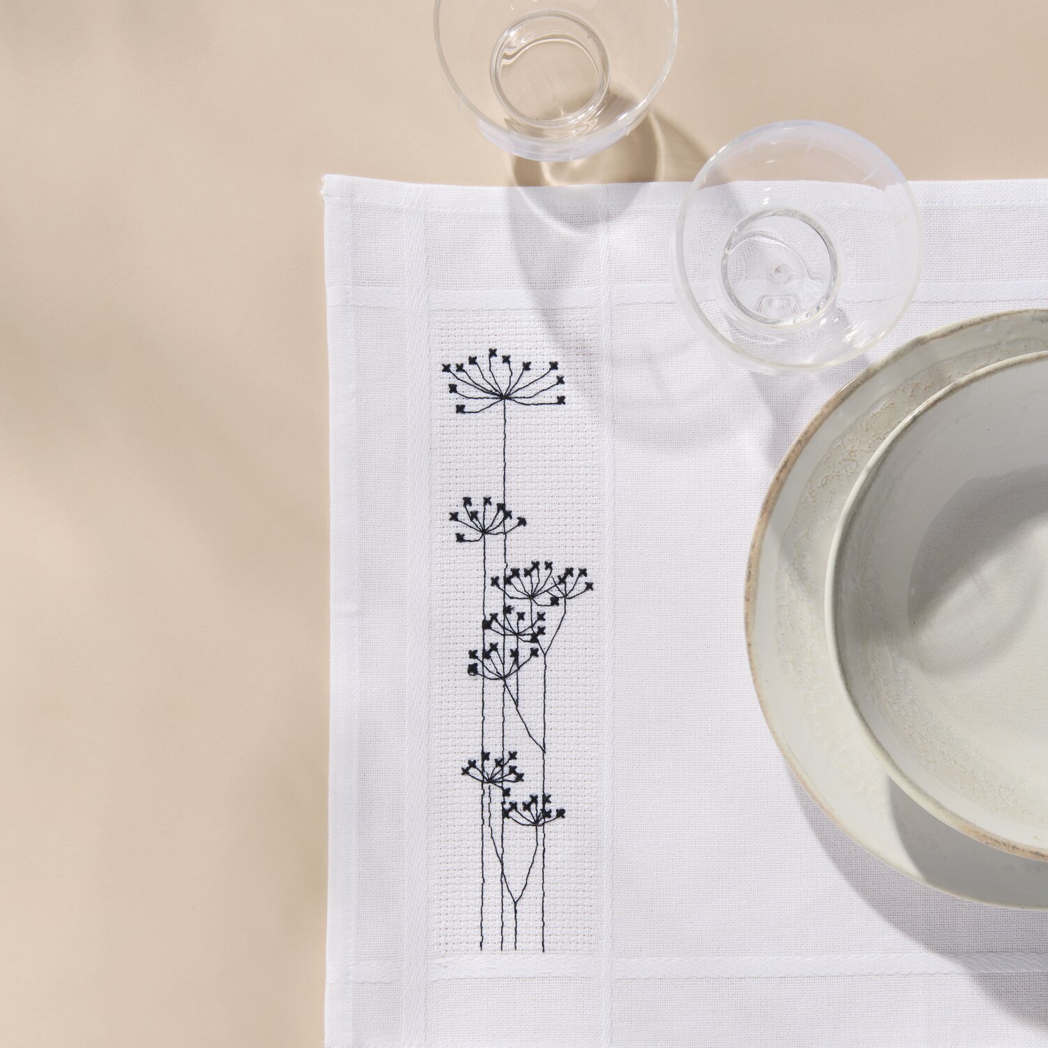 Stickpackung Gezählter Kreuzstich Platzsets Gräser 45x45cm von Rico Design