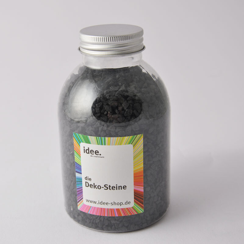 Dekosteine 810g in einem transparenten Behälter von idee. Creativmarkt, gefüllt mit schwarzen Steinen.