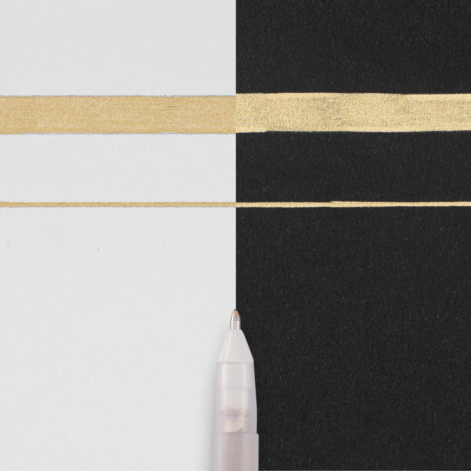 Gelly Roll Metallic Gelstift Farbe Gold von Royal Talens Gelly Roll Metallic Gelstift zeichnet goldene Linien auf schwarz-weißem Hintergrund. Ideal für kreative Projekte.