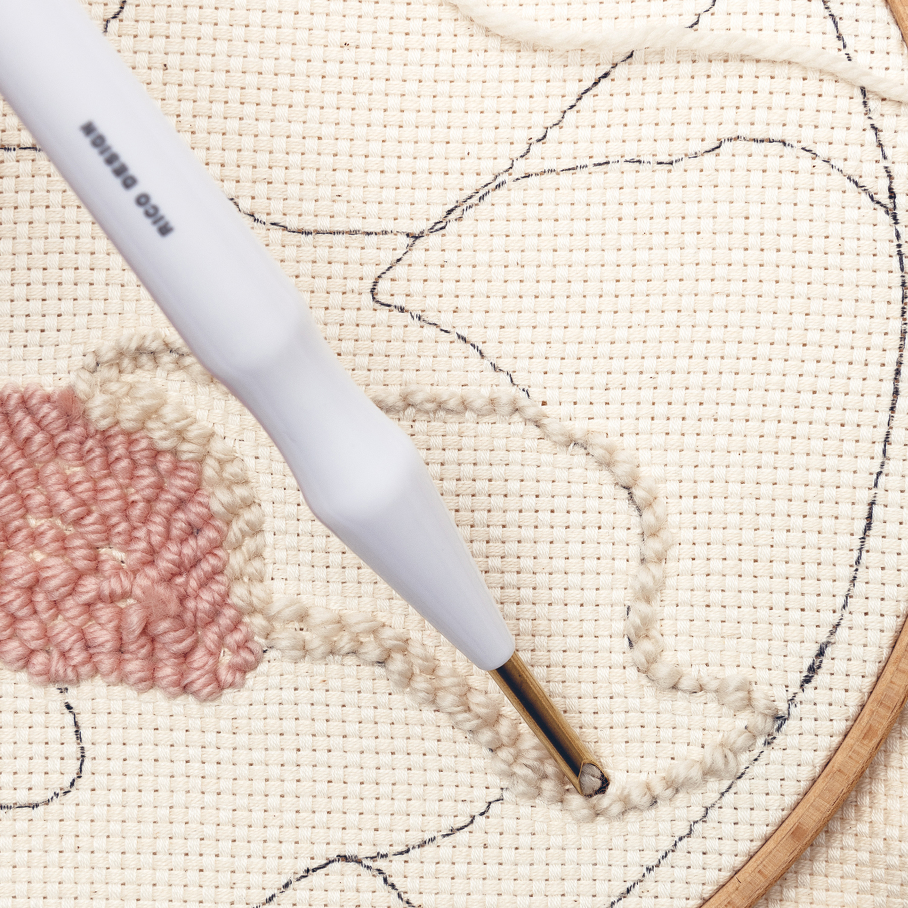 Punch Needle stickt Plattstich auf Stoff