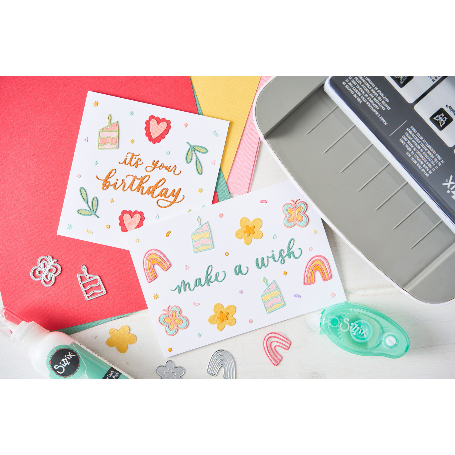 Sizzix Thinlits Die Set Birthday Doodles 23 Stück, detailreiche Stanzformen für bunte Geburtstagskarten mit Torten, Regenbögen, Blumen und Schriftzügen