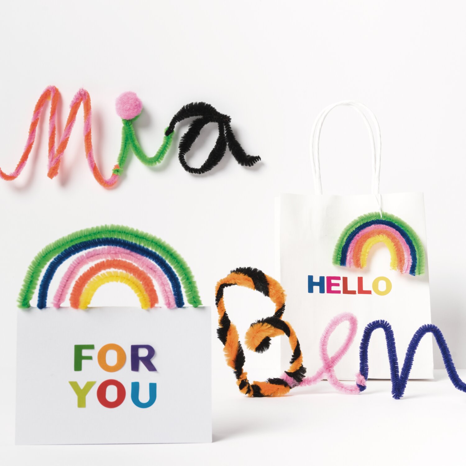 DIY-Bastelset Regenbogen: Kreatives Set von Rico Design mit ca. 100 Teilen, ideal für bunte Bastelprojekte.