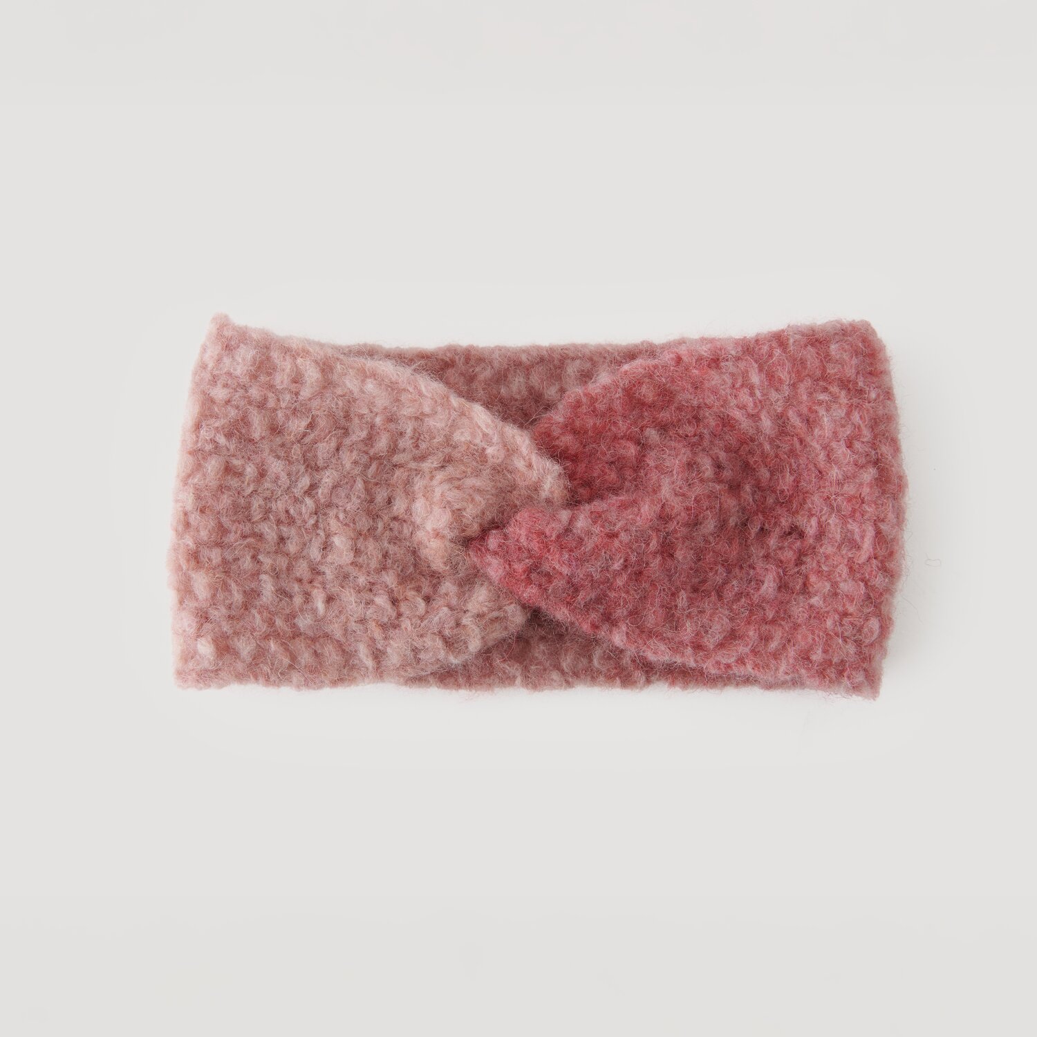 Lovewool No. 21 Herbst-Winter Sprachauswahl deutsch von Rico Design Stirnband aus weichem, rosa- und altrosa-farbenem Stoff, Modell Legeware. Ideal für kühle Tage, bietet es Komfort und Stil. Perfekt für modische Akzente im Alltag.