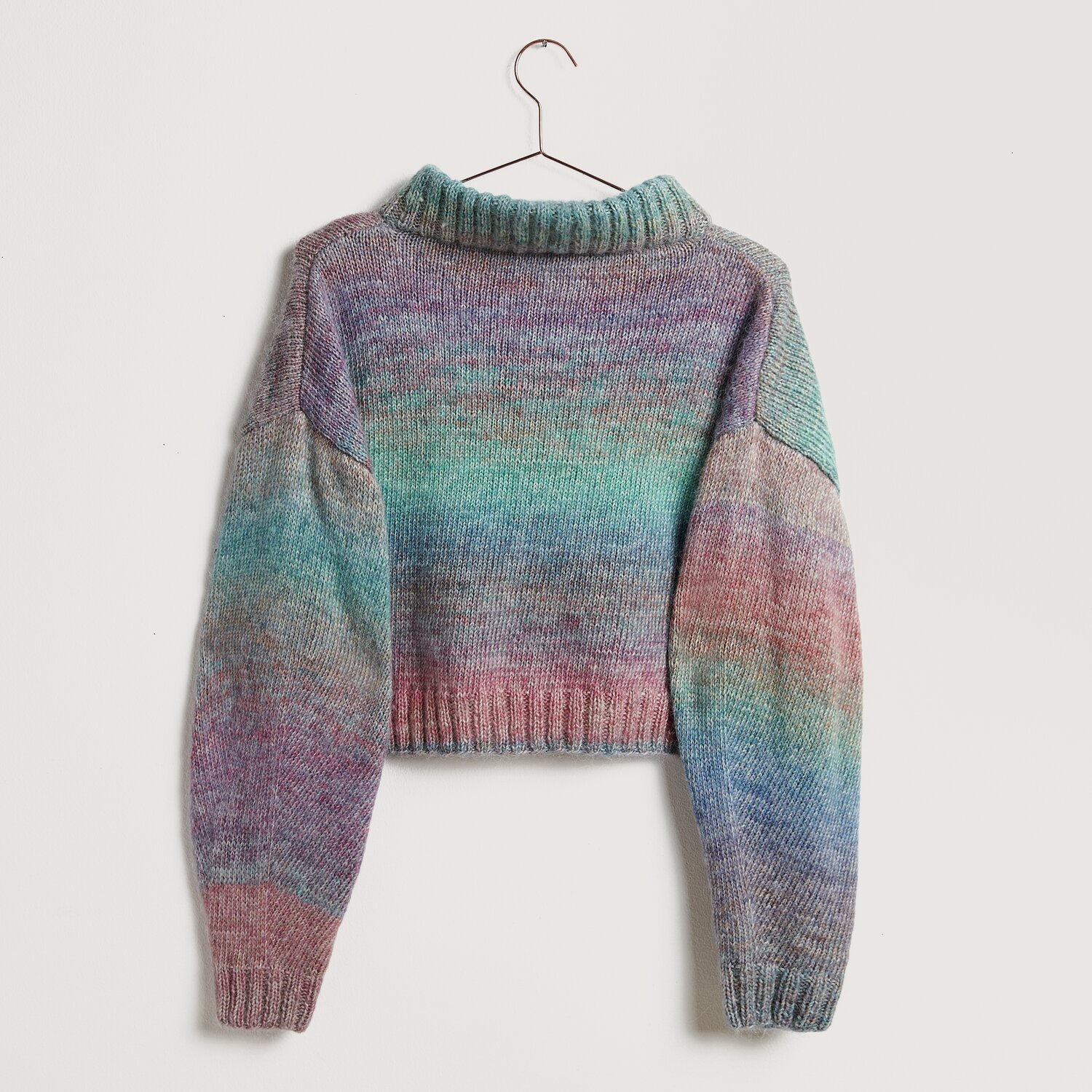 Die Neue Masche No. 12 Frühjahr-Sommer von idee. Creativmarkt Creative Painted Power Cotton dk Pullover in Pastellfarben, gestrickt aus weicher Wolle, ideal für Frühling und Sommer.