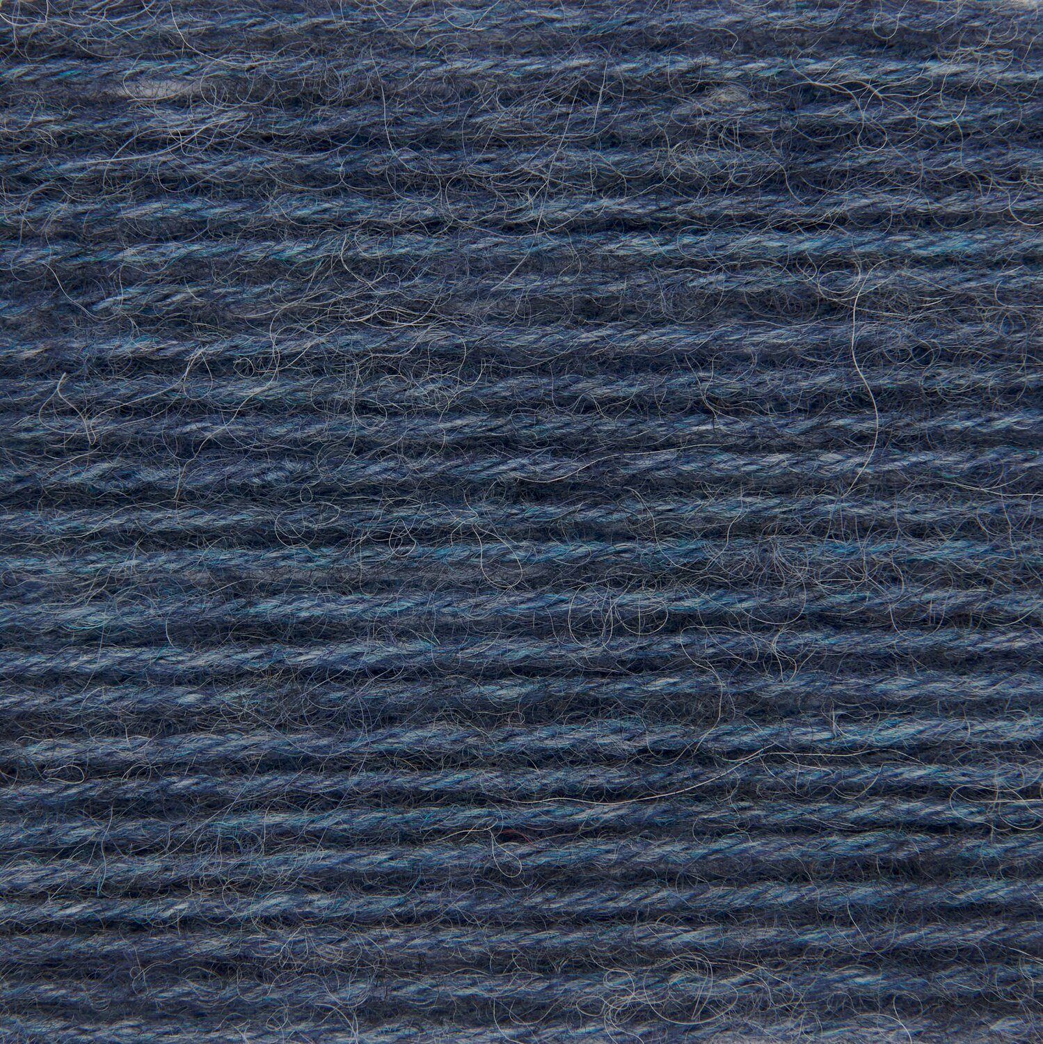Superba Alpaca Luxury Socks, Rico Design, 100g 310m, Nahaufnahme weiches meliertes blaugrünes Strickgarn mit feiner gleichmäßiger Fadenstruktur