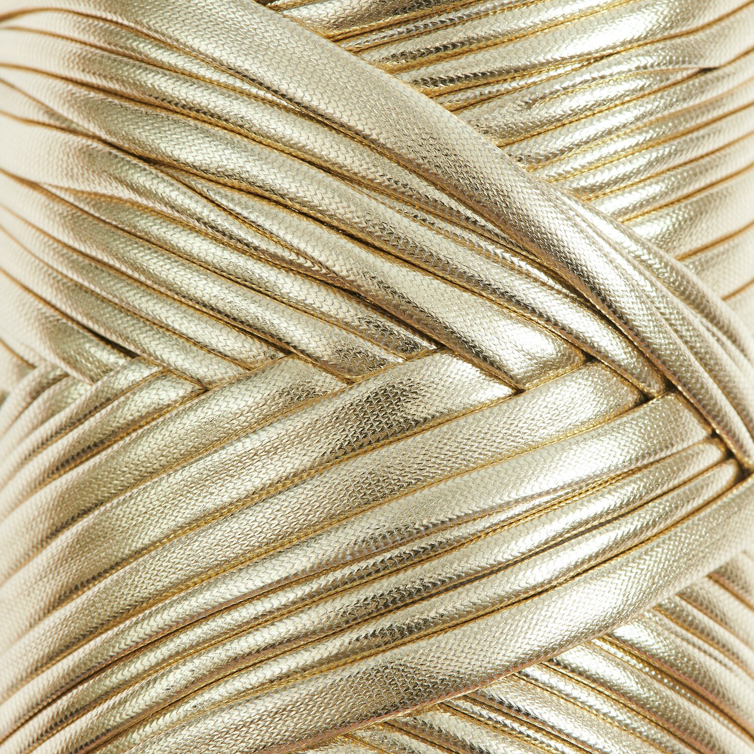 Creative Leatherette, 150g: Goldene, glänzende Textilbänder von Rico Design, ideal für kreative Projekte.