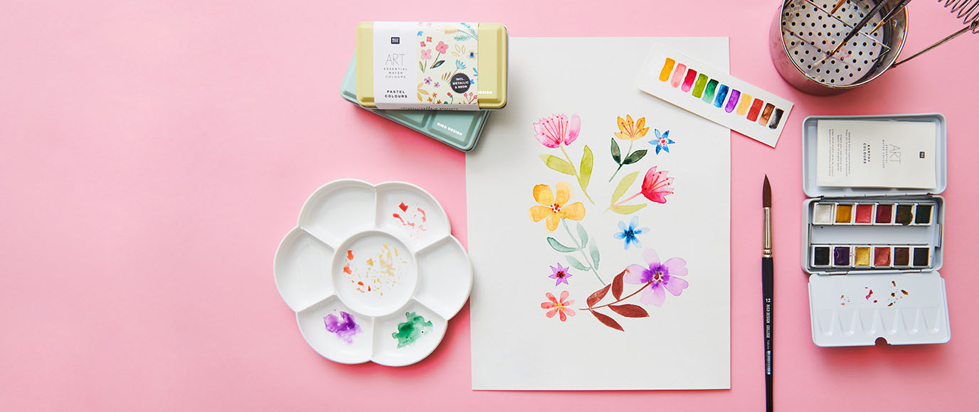 Aquarellbild mit Blumen und Aquarellkasten geöffnet in Anwendung