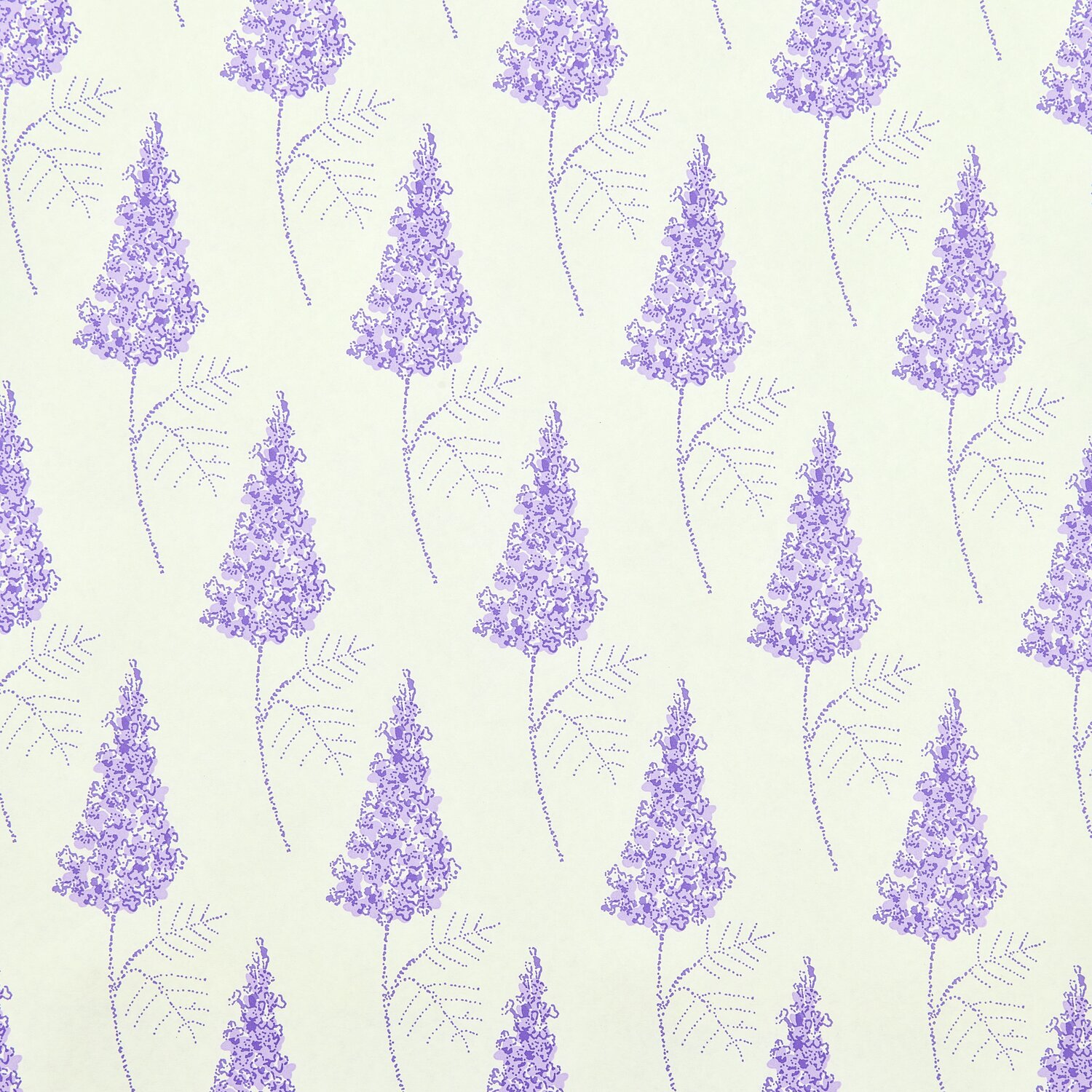 Geschenkpapier Flieder mit lila Blumenmuster auf cremefarbenem Hintergrund, 0,7x2m, von Rico Design.