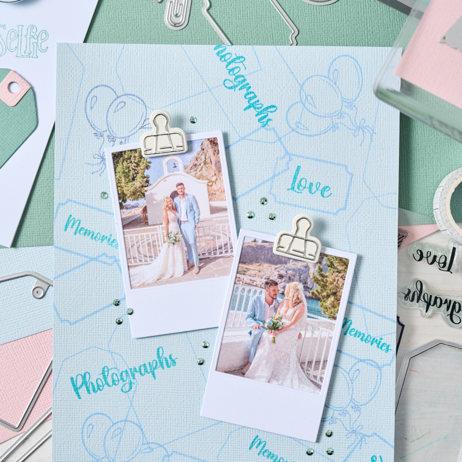 Sidekick Starter Kit Grün 20x17,5x9,5cm von idee. Creativmarkt Sidekick Starter Kit Grün: Kreatives Scrapbooking-Layout mit Fotos, Clips und blauen Schriftzügen.