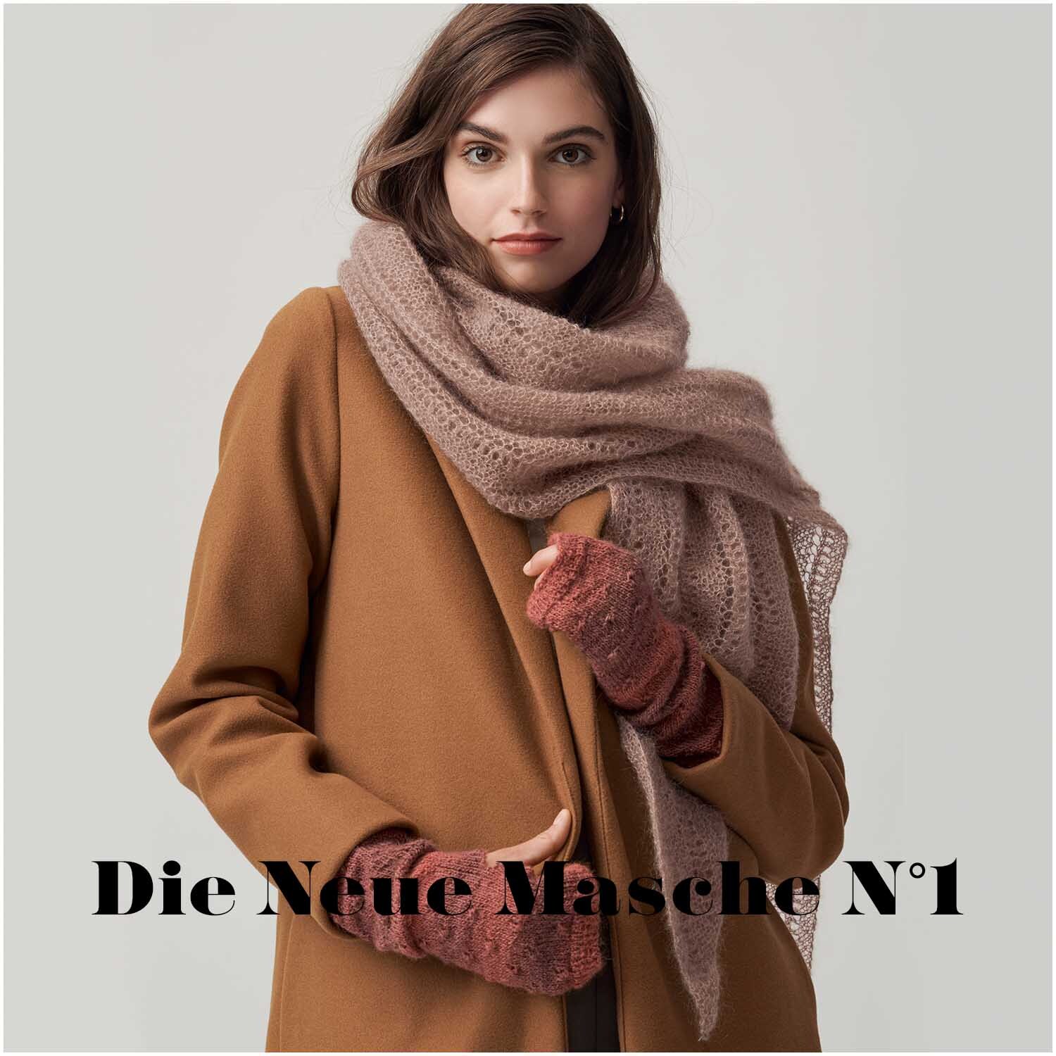 Strumpfwolle Color: Frau in braunem Mantel mit Schal und Handschuhen in Rost Mix, Wolle Rödel.