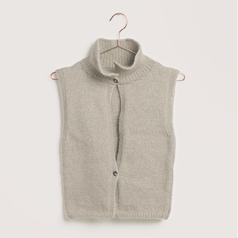 Gestrickte Weste in Taupe: Modell 03 aus dem Heft Luxury Knits Summer Pieces