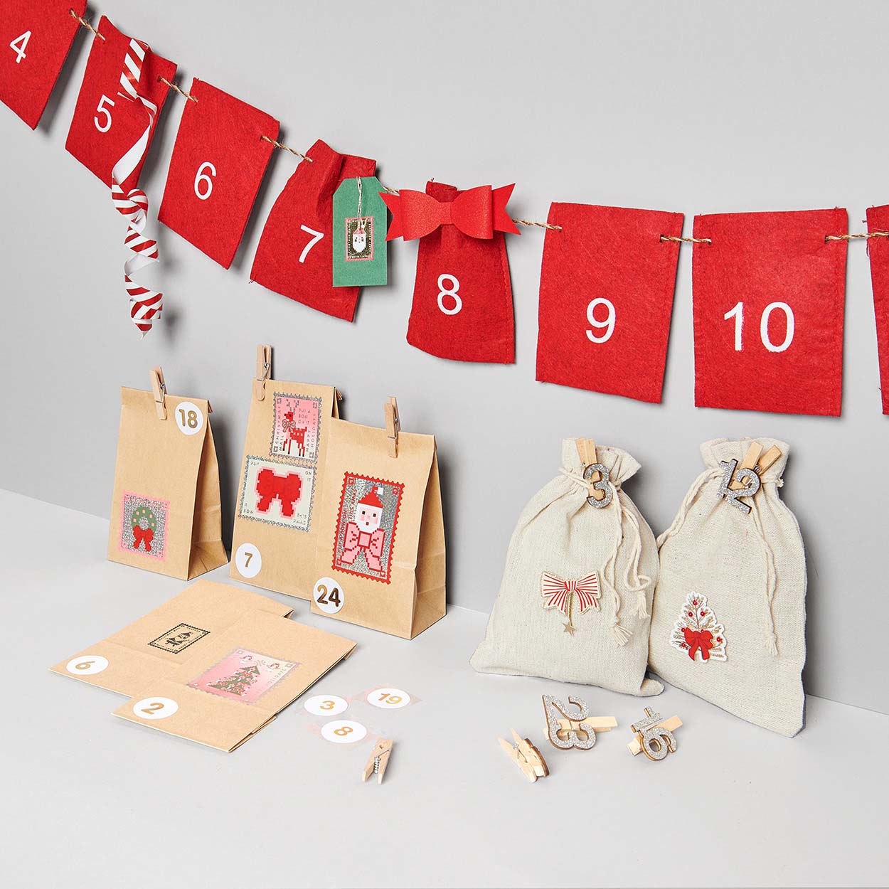 Verschiedene Adventskalender, zB Tüten oder Beutel