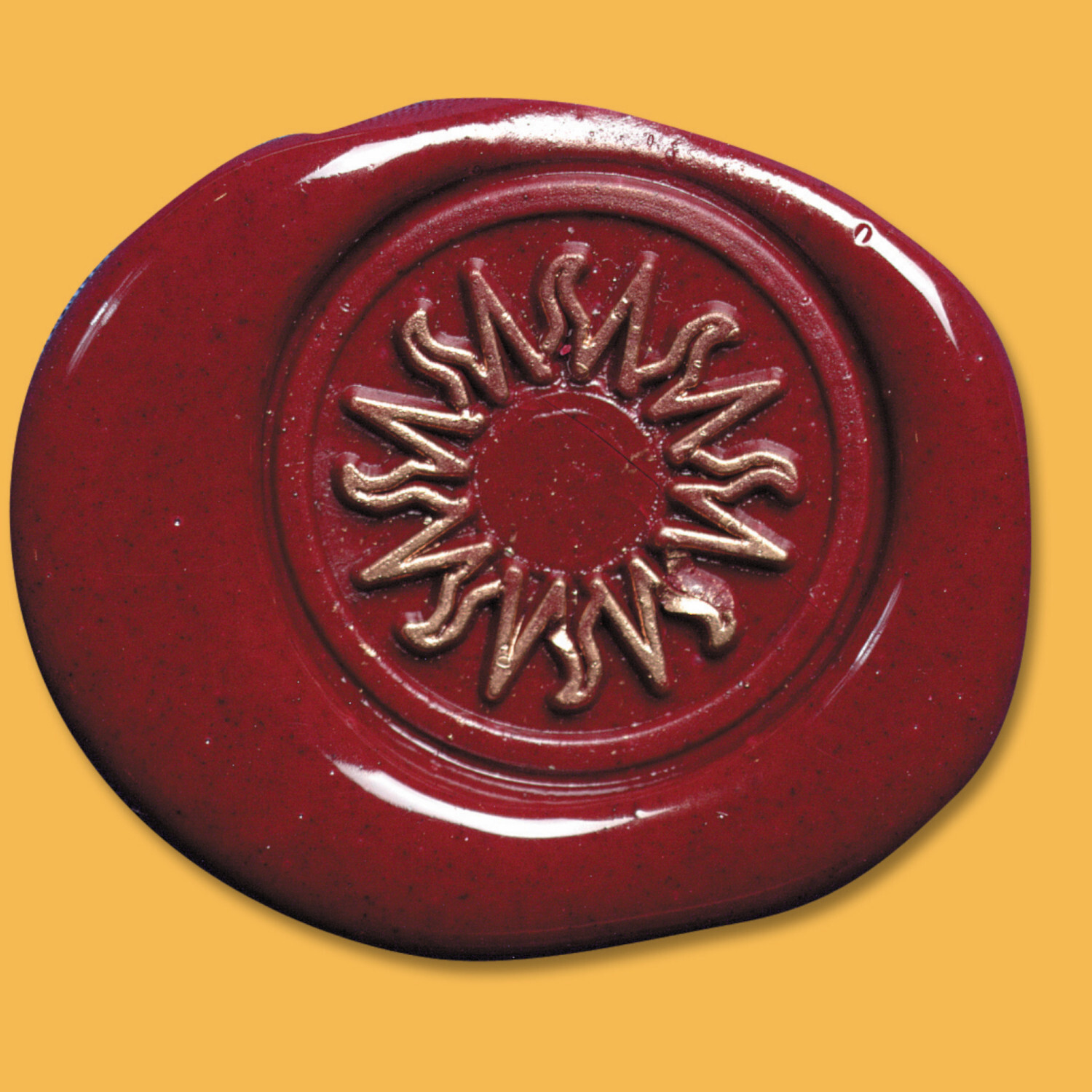 Siegelplatte Soleil: Rotes Wachssiegel mit Sonnensymbol auf orangefarbenem Hintergrund. Ideal für kreative Projekte.