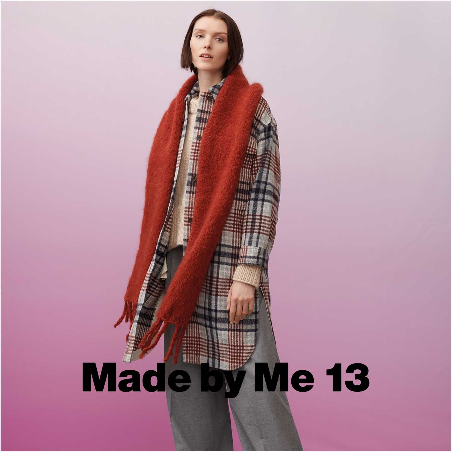 Fashion Mohair Merino Chunky Schal in Rost von Rico Design, getragen von einer Frau in kariertem Mantel.