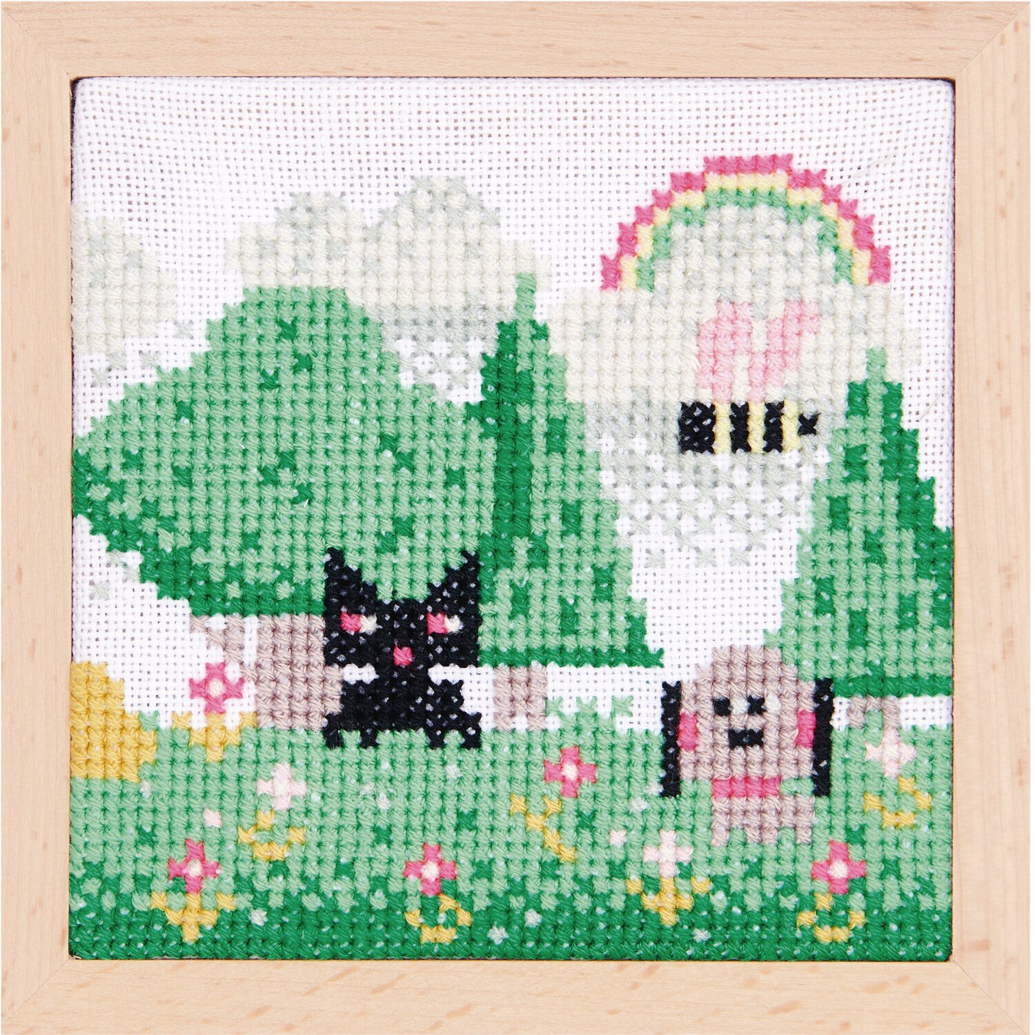 Stickpackung Pixel Art Landschaft: Bunte Kreuzstichszene mit Katze, Bienen und Regenbogen, 11x11cm.
