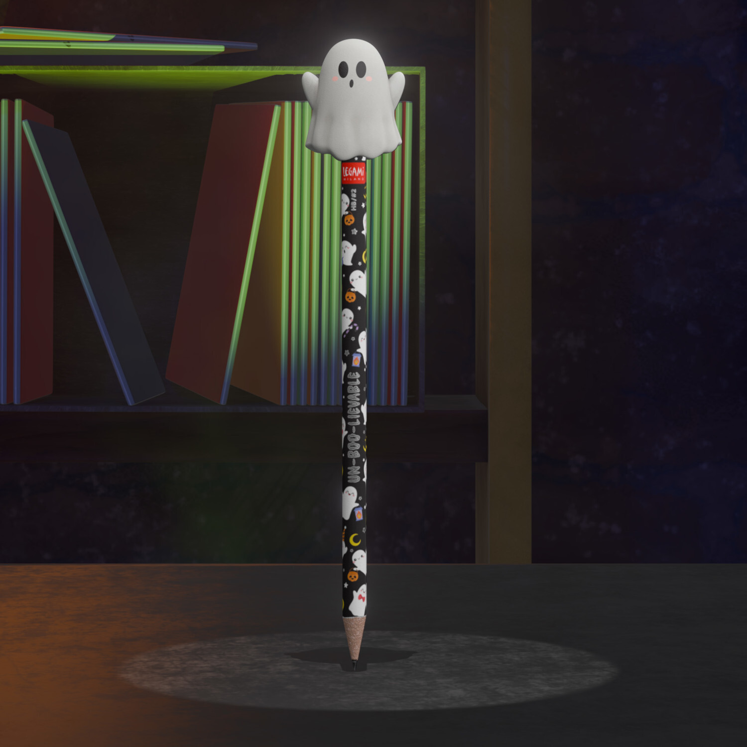 Bleistift mit Geist Radiergummi, Legami: Schwarzer Bleistift mit weißem Geister-Radiergummi, dekoriert mit bunten Geistermotiven.