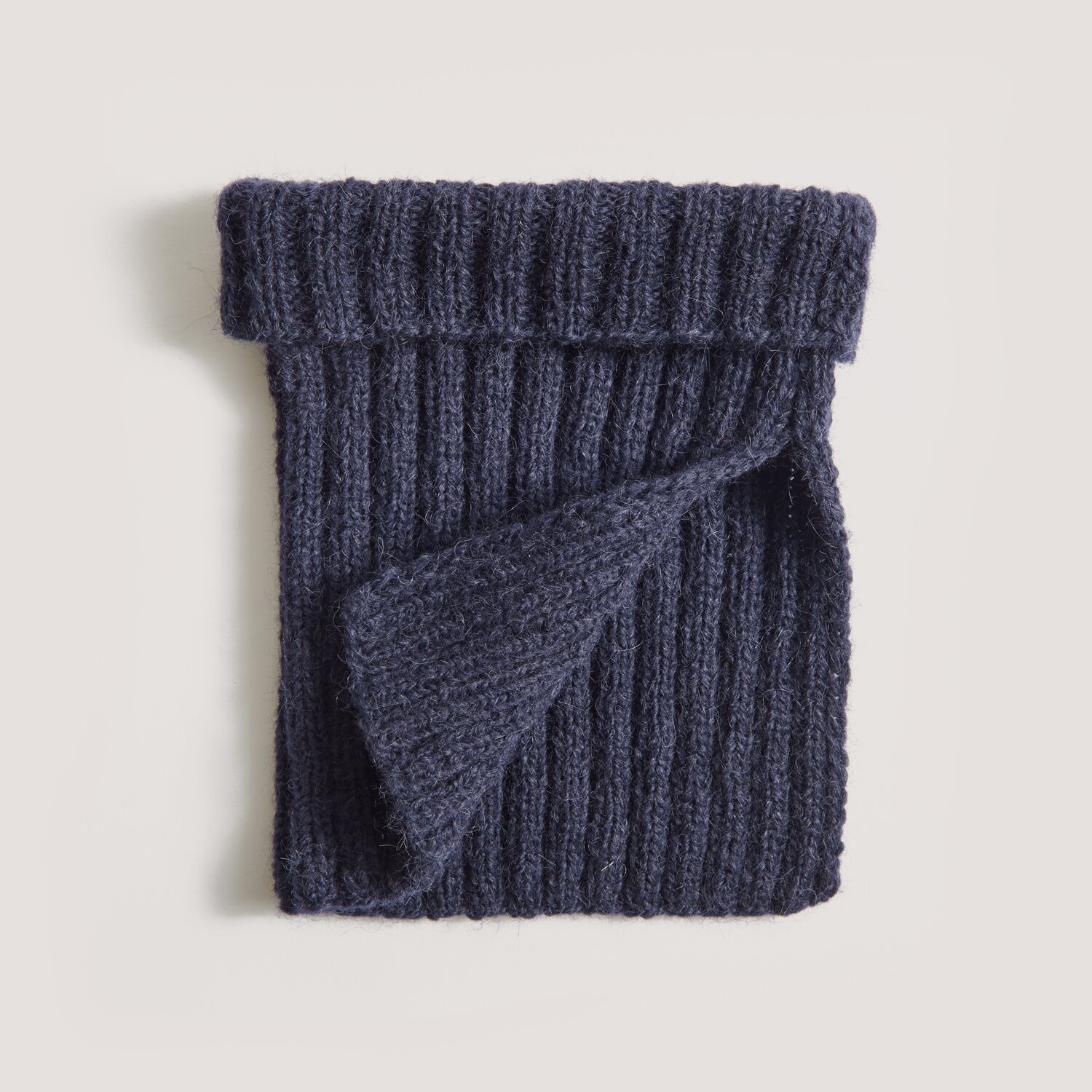 Made by Me Men No. 3 Sprachauswahl deutsch von Rico Design Strickset Kragen Modell 14 aus Made by Me Men No. 3 in Marine, gestrickt aus Rico Luxury Alpaca Superfine aran.
