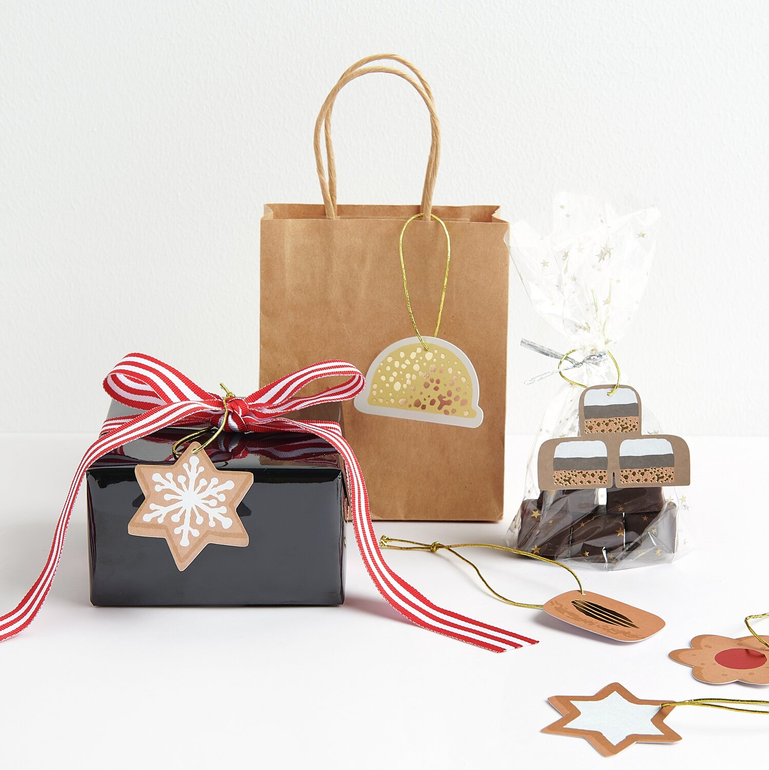 Paper Poetry Geschenkanhänger Cookies, 8-teilig. Dekorative Anhänger in Sternform und mehr, ideal für Geschenke.