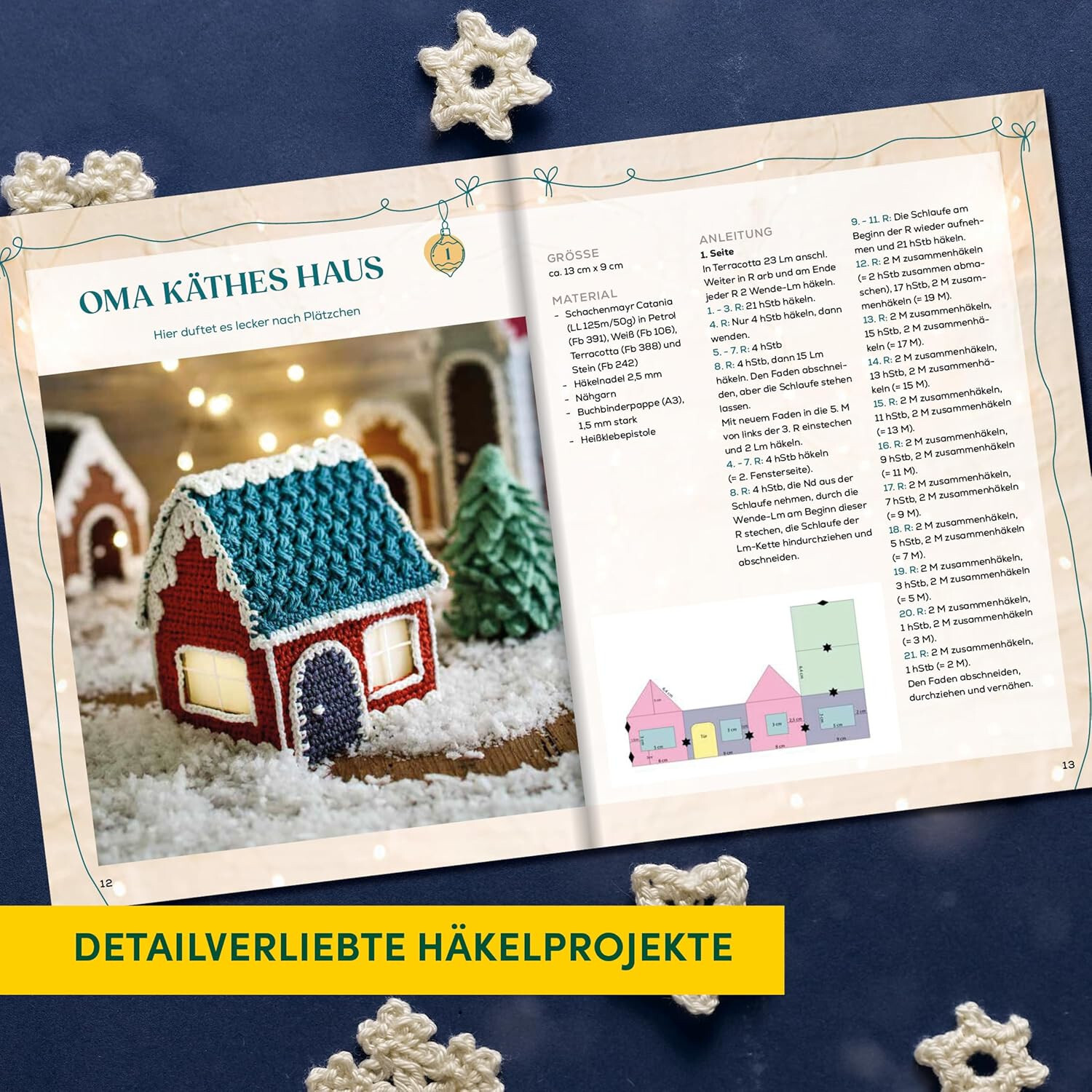 Mein gehäkeltes Weihnachtsdorf - Adventskalenderbuch zeigt ein buntes Häuschen mit blauer Dachgestaltung und detaillierten Häkelanleitungen.