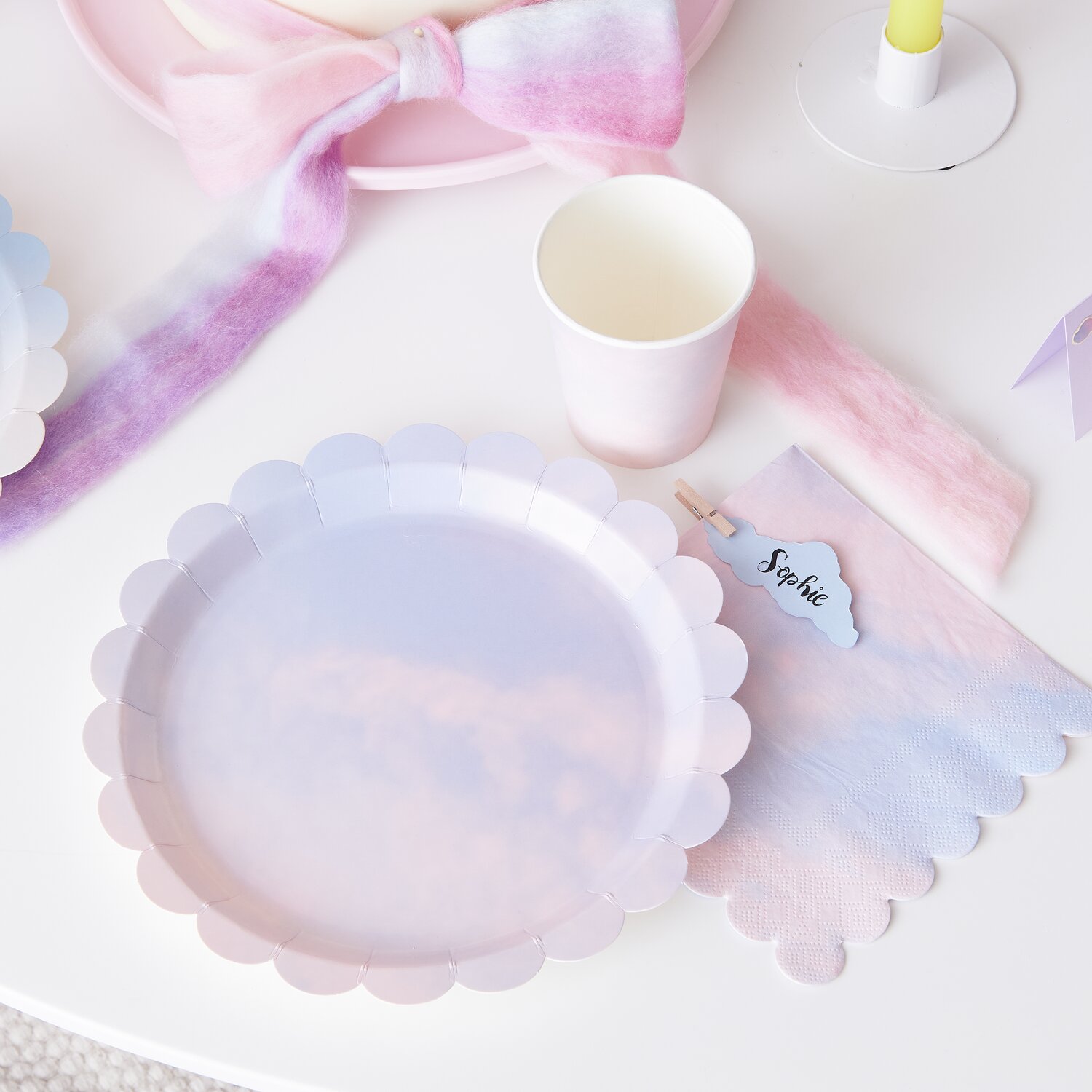 Pappteller Mix The Sky is the Limit mit pastellfarbenem Design, passend zu Becher und Servietten.