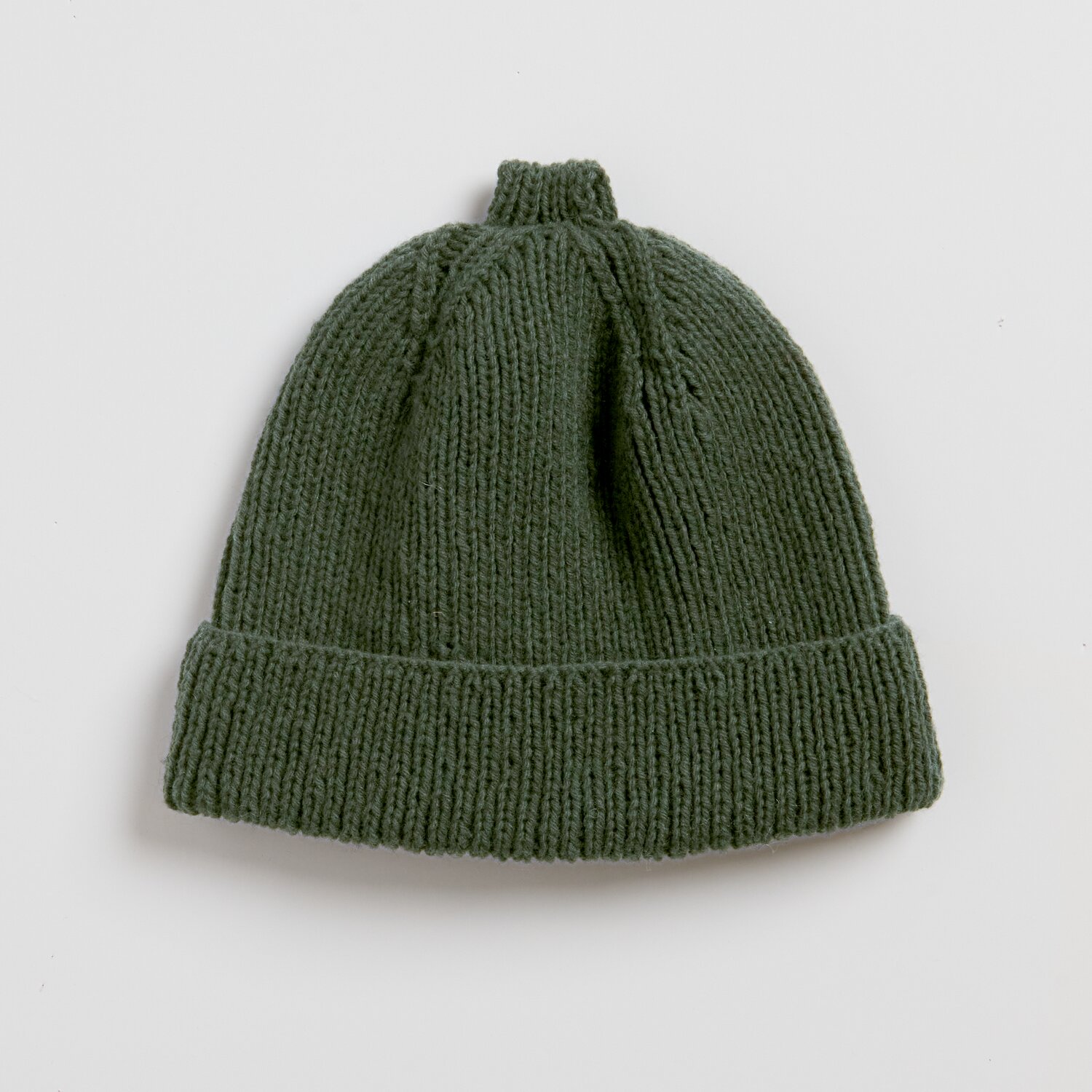 Strickset Mütze Modell 02 aus Luxury Knits Little Pieces, warme gerippte Beanie mit breitem Umschlag, dicht gestrickt und ideal für winterliche Outfits