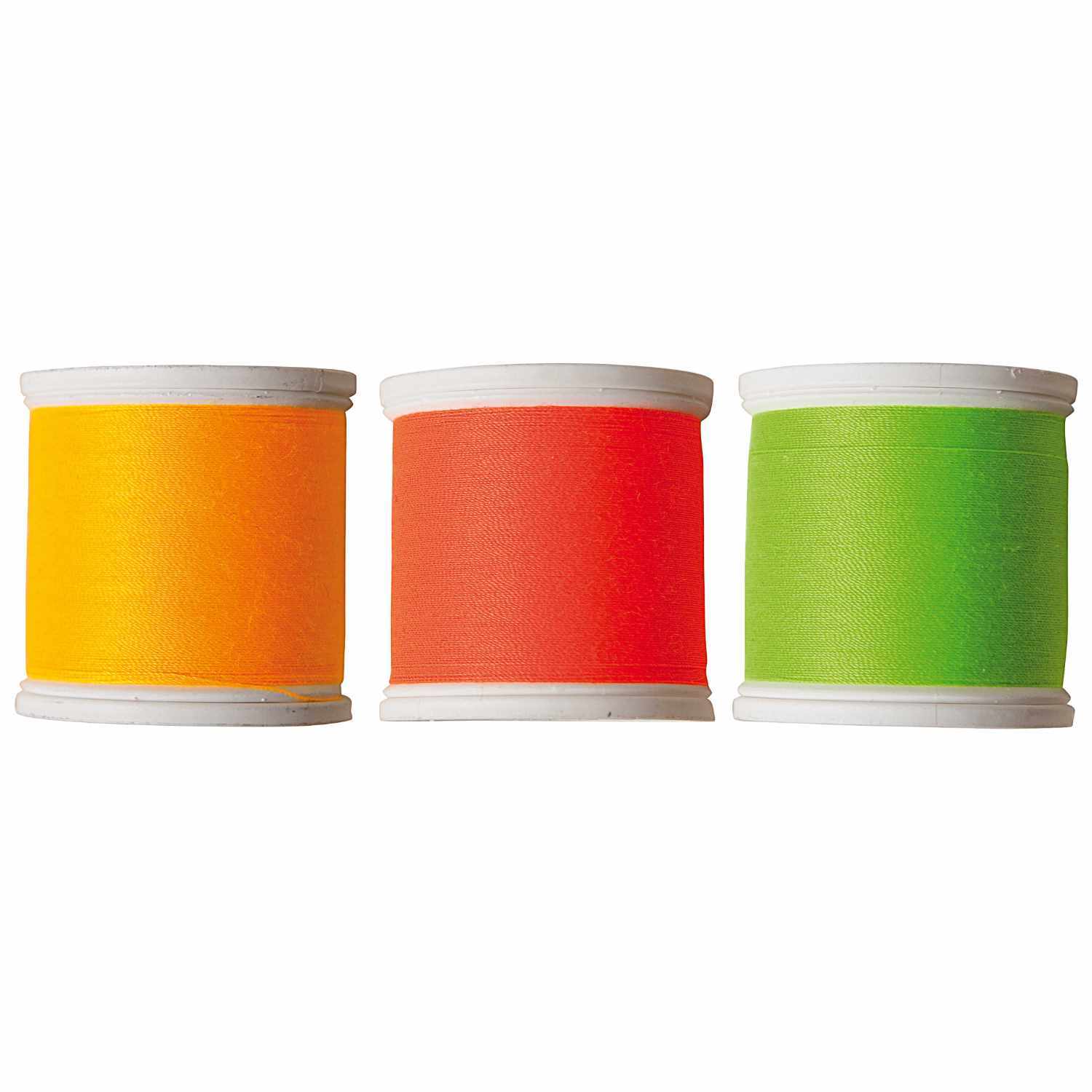 Sticktwist 20m von Rico Design in leuchtenden Farben: Gelb, Orange und Grün auf Spulen. Ideal für kreative Nähprojekte.