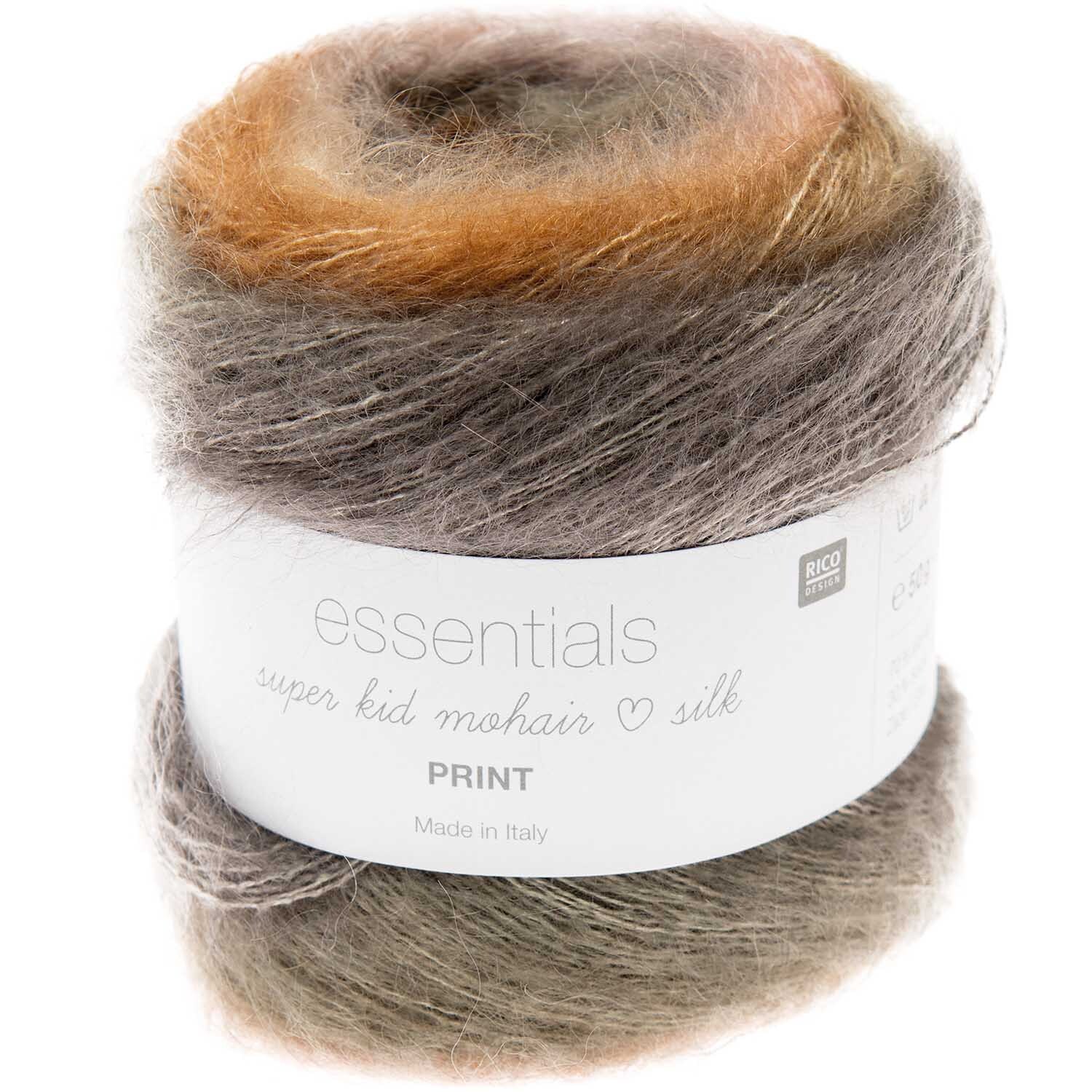 Essentials Super Kid Mohair Loves Silk Print in sanften Erdtönen, ideal für luxuriöse Strickprojekte. Von Rico Design, 50g, 375m.