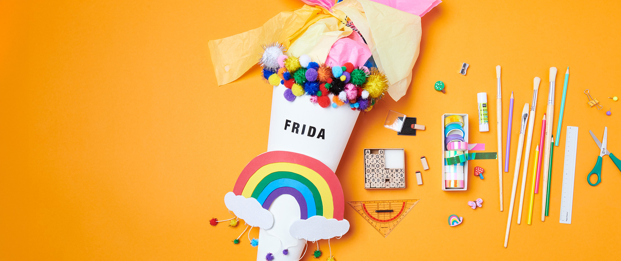 Schultüte mit Regenbogen Motiv und Produkte für den Schulstart