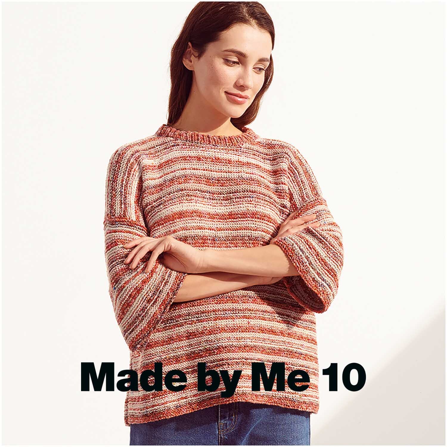 Fashion Cotton Light & Long Tweed dk 50g 185m Farbe Natur von Rico Design Fashion Cotton Light & Long Tweed dk: Frau trägt gestreiften Pullover aus Rico Design Garn, 50g 185m, in natürlichem Look.