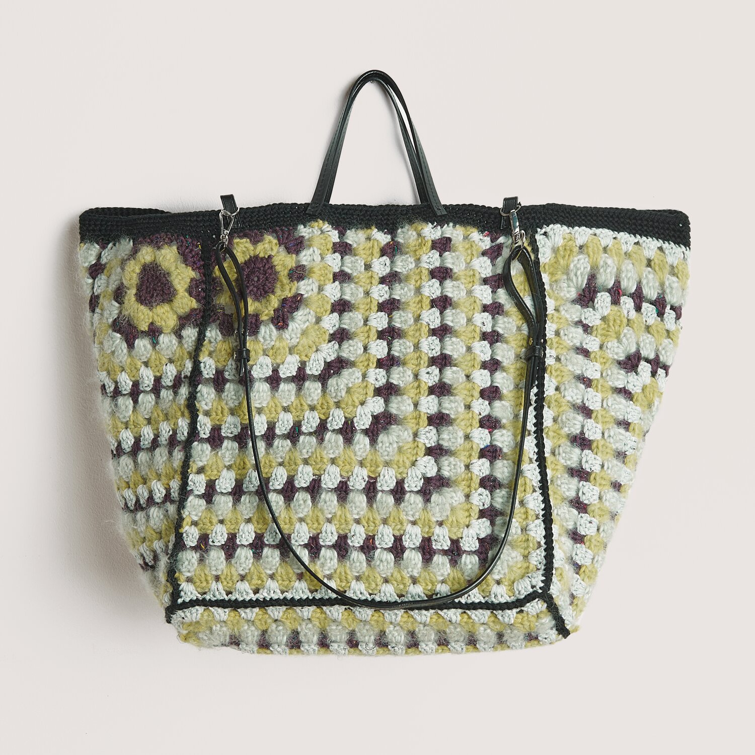 Creative Make It Tweed Glitz 50g 525m Farbe Natur von Rico Design Häkelset Tasche Modell 22 mit schwarzem Rand und buntem Muster aus Rico Design Wolle.