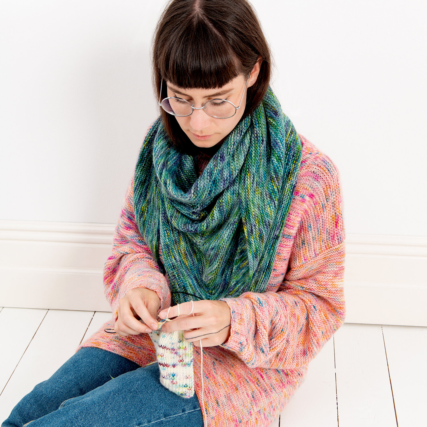 Strickanleitung Dreieckstuch aus Luxury Hand-Dyed Happiness dk von idee. Creativmarkt 