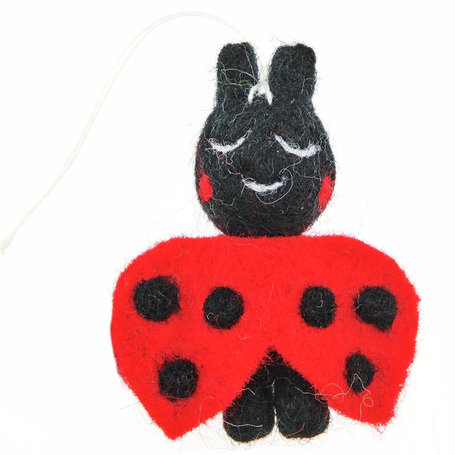 Aufhänger Filz-Marienkäfer 3D Rot: Niedlicher Filzanhänger in Rot und Schwarz, ideal für Dekorationen. Maße: 7,5x5,8x2,4cm.