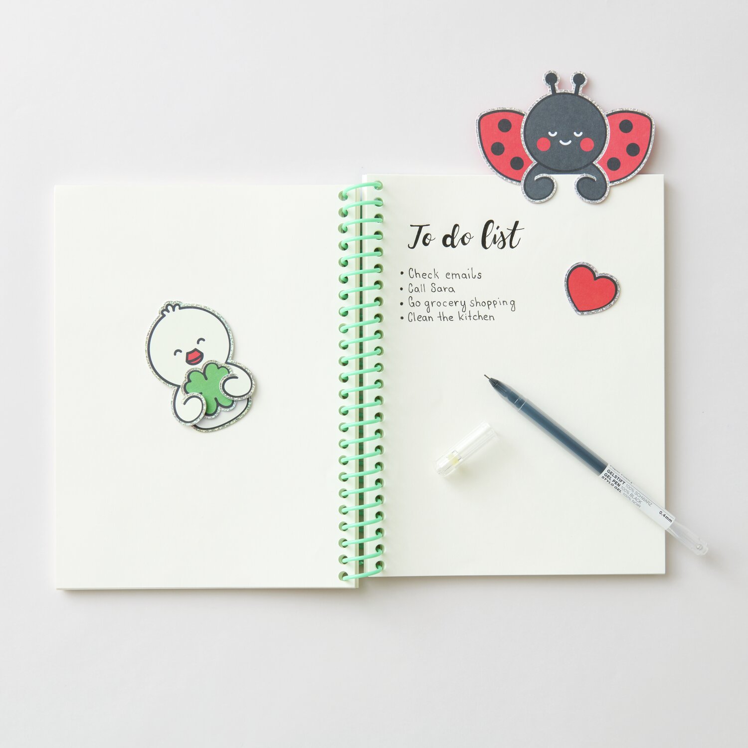 Paper Poetry Clip-Ons Chingu Sky: Notizbuch mit To-Do-Liste, verziert mit niedlichen Clip-Ons.