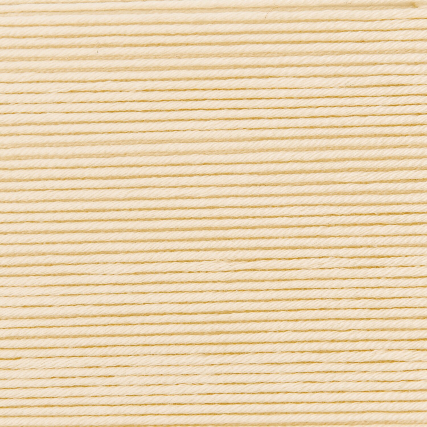 Essentials Cotton dk, Sahne: Hochwertiges Baumwollgarn von Rico Design, 50g, 120m, ideal für Strickprojekte.