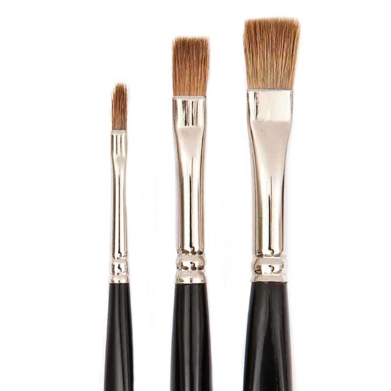 Fine Art Aquarell Rotmarder Ergonomic flach: Drei flache Pinsel mit braunen Borsten und schwarzen Griffen von Rico Design.