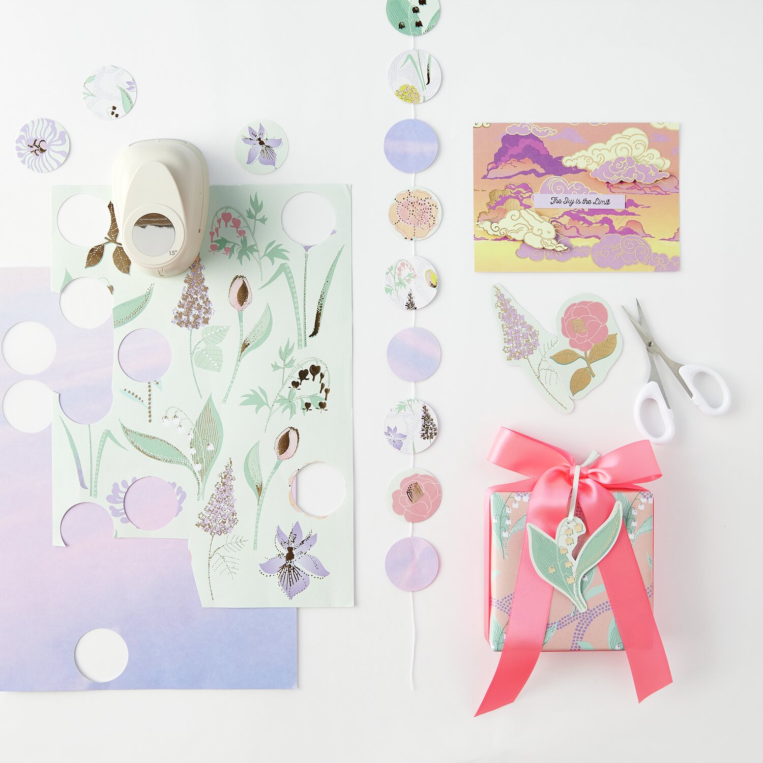 Paper Poetry Motivpapierblock The Sky is the Limit mit pastellfarbenen Bastelmaterialien und Geschenk.