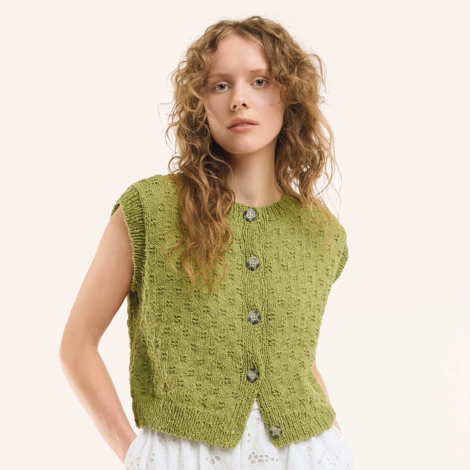 Strickset Weste Modell 23 aus Made by Me No. 22 von Rico Design