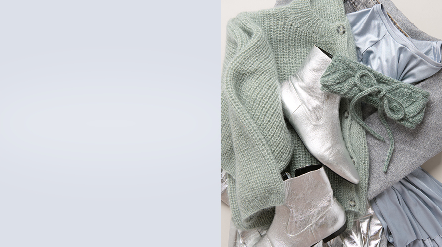 Graue Fläche und diverse Stricksachen und Kleidung