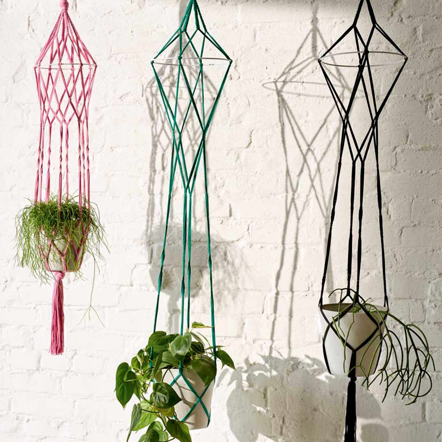 Anleitung moderne Makramee-Blumenampel knüpfen von Rico Design