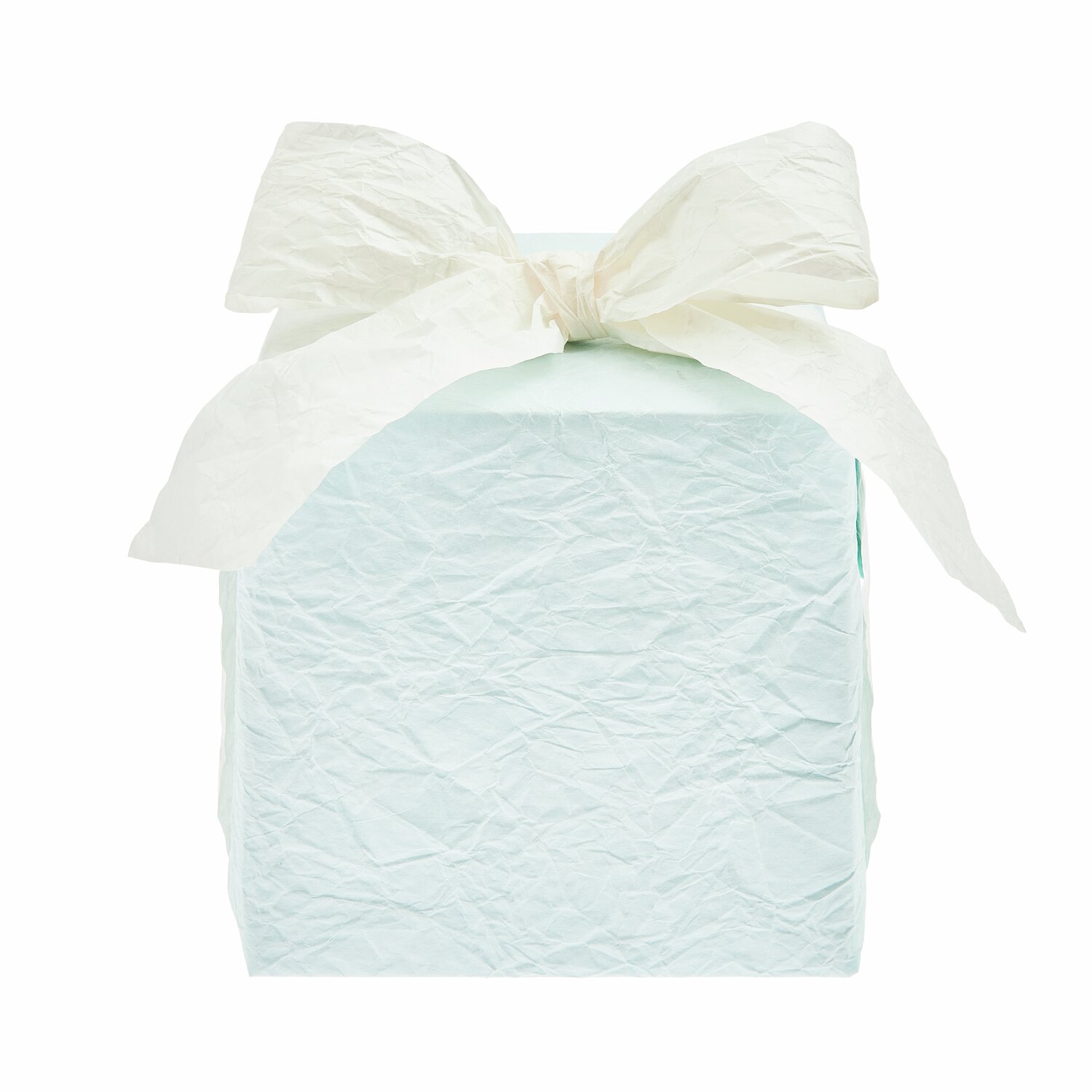 Knitter Geschenkpapier: Hellblaues Papier von Rico Design, 0,68x2m, umhüllt ein Geschenk mit weißer Schleife.