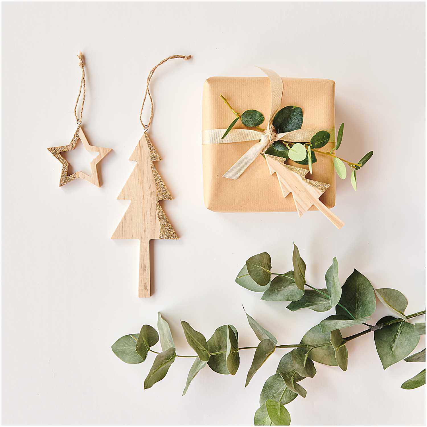 Holzhänger Tannenbaum natur-gold von Rico Design