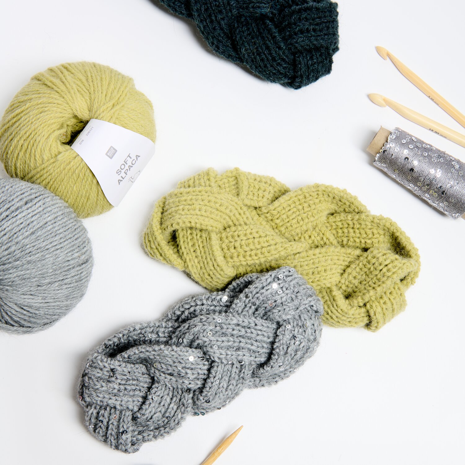 Strickset Stirnband Modell 16b aus Die Neue Masche No. 16 von Rico Design