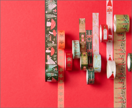 Weihnachtliche Washi Tapes mit Sternen, Kerzen, Wichteln und Wintermotiven.