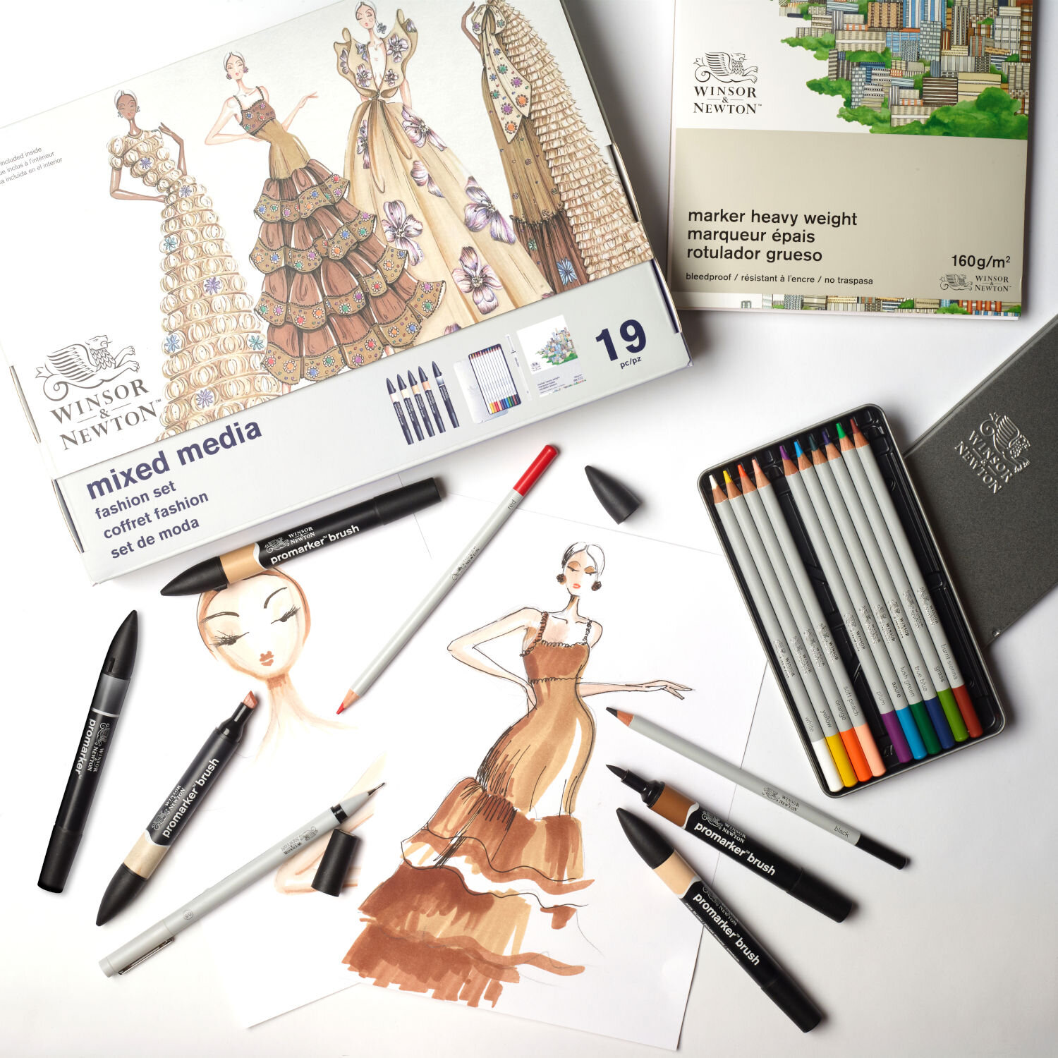 Mixed Media Fashion Set mit Winsor & Newton Stiften, Markern und Skizzenblock für detailreiche Modeillustrationen in warmen Brauntönen und kräftigen Akzentfarben